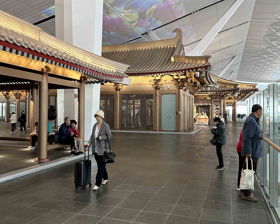 咸阳T5航站楼铝合金屋面工程